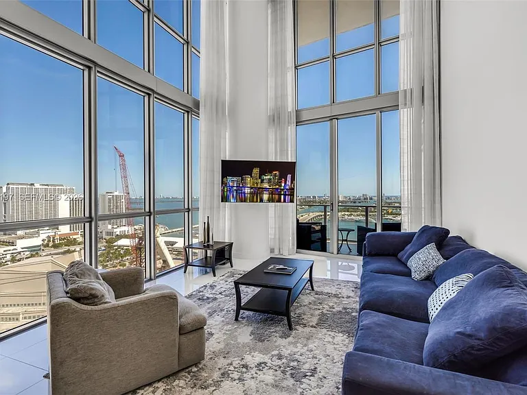 1100 Biscayne Blvd #2907 — Photo 3