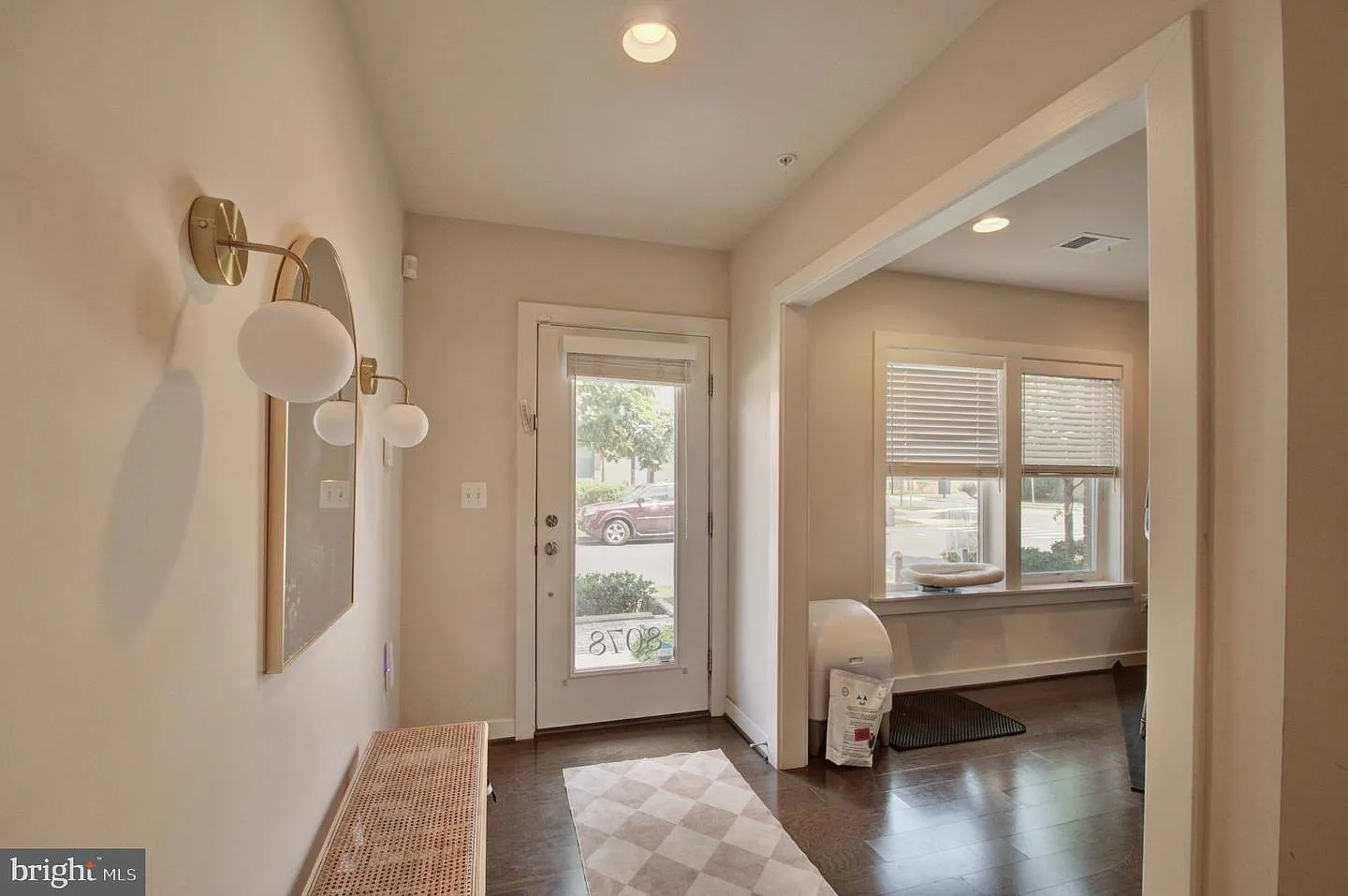3 bed, 5.0 bath, 1714 sqft, $3,500 — Photo 4