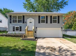 230 Dato Dr, Streamwood, IL 60107