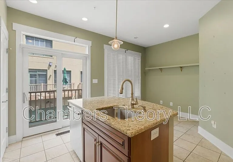 2735 Linden Ln — Photo 11