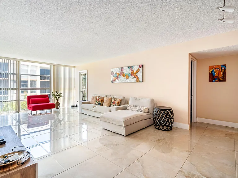 2000 Atlantic Shores Blvd #410 — Photo 12