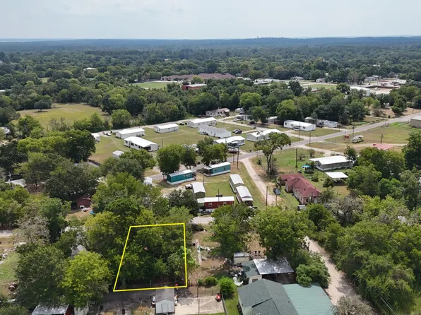 49 N Clegg St, Trinity, TX 75862