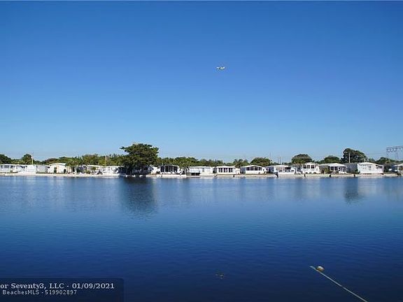3rd image of 2957 Lakeshore Dr
