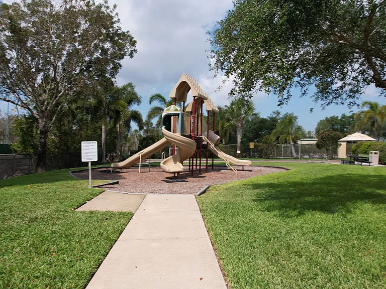 12960 Positano Cir #303 — Photo 32