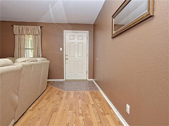 5th image of 612 Rebecca Ln