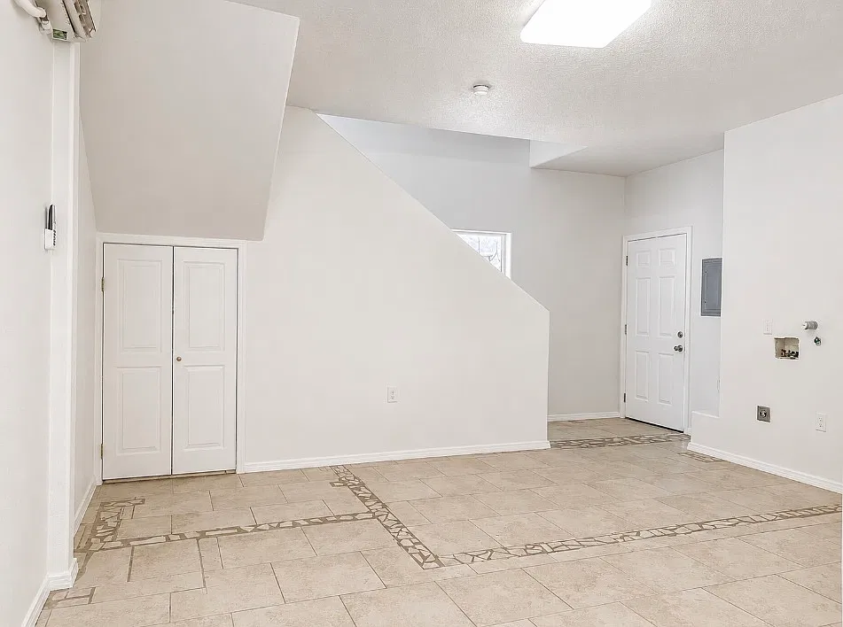 2 bed, 800 sqft, $1,200 — Photo 2