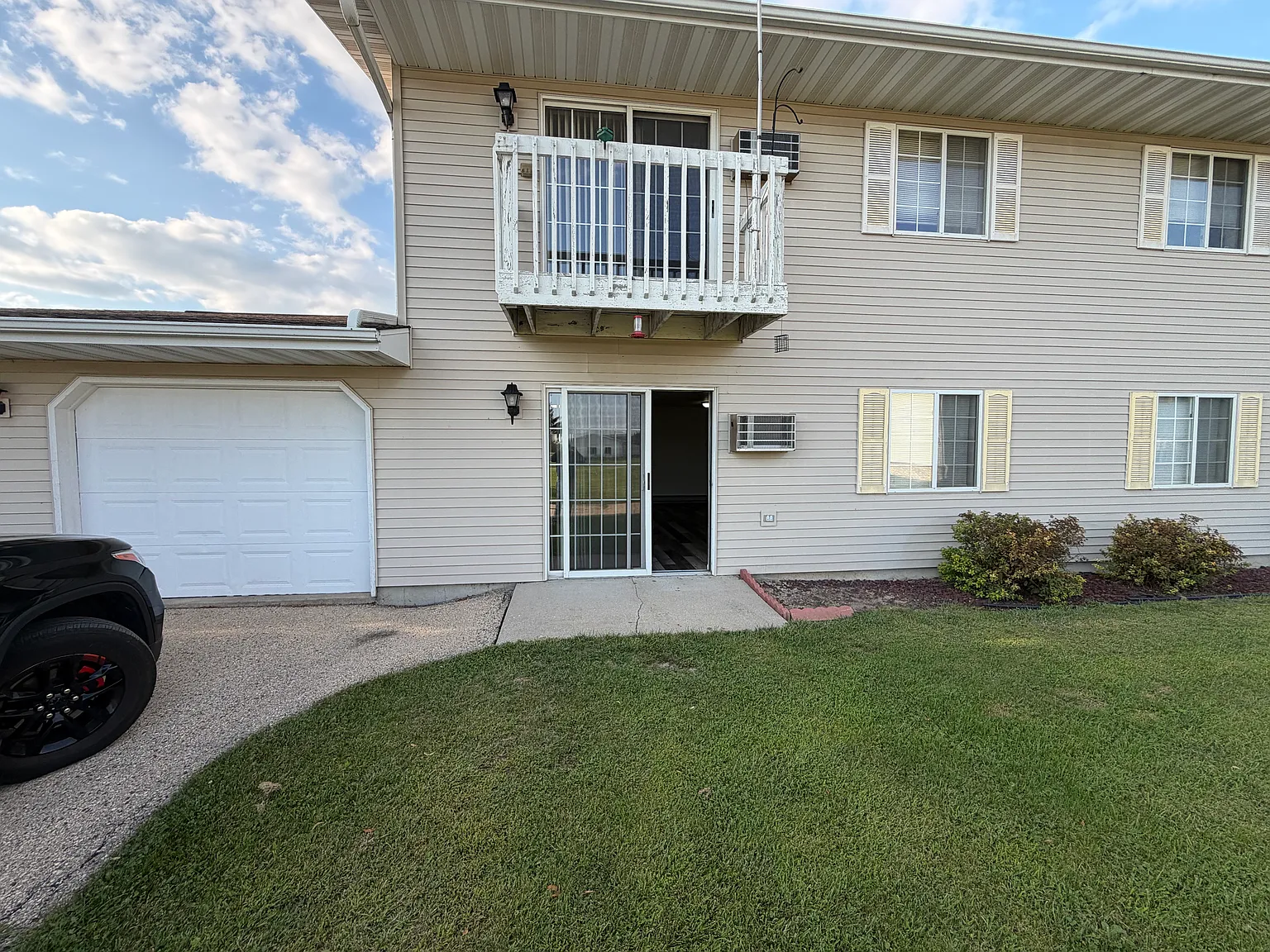 2 bed, 900 sqft, $1,200 — Photo 1