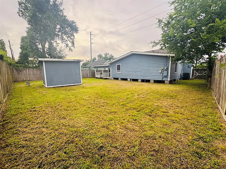 2308 Bennington St — Photo 24