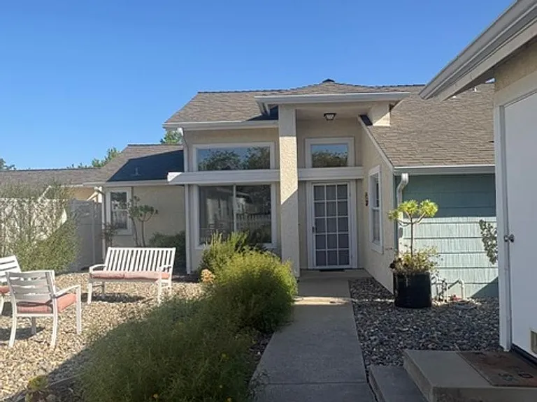 981 Bluebell Way — Photo 1
