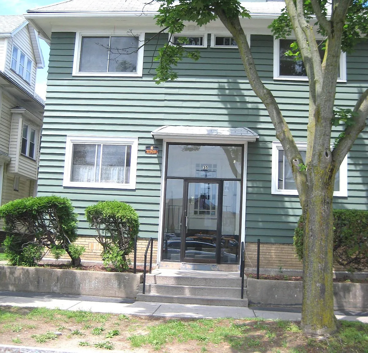 1 bed, 300 sqft, $1,000 — Photo 1