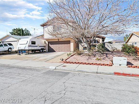 2nd image of 834 Cherry Dr