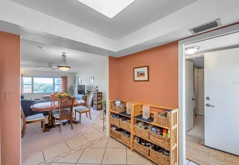 4725 Cove Cir #308 — Photo 4