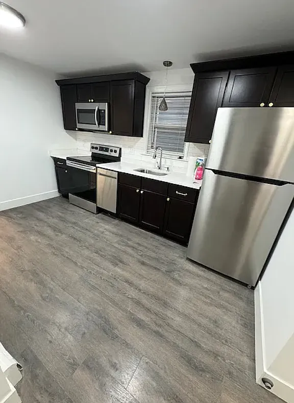 3 bed, 800 sqft, $2,900 — Photo 3