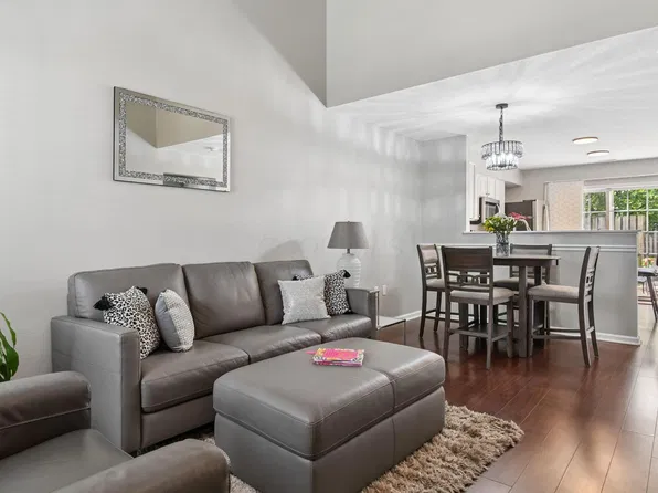 320 Dysar Run Dr #23, Blacklick, OH 43004