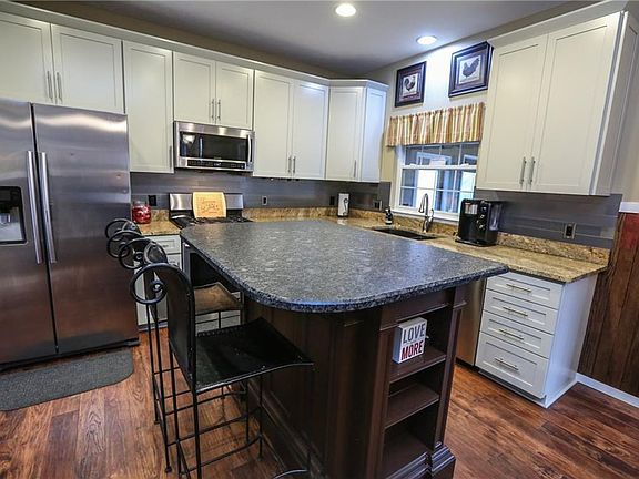 4th image of 17 Vanderberg Dr
