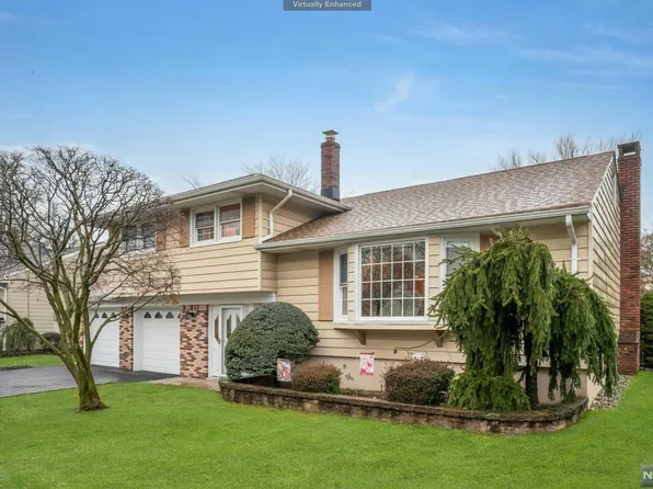 34 Sycamore Ct, Westwood, NJ 07675