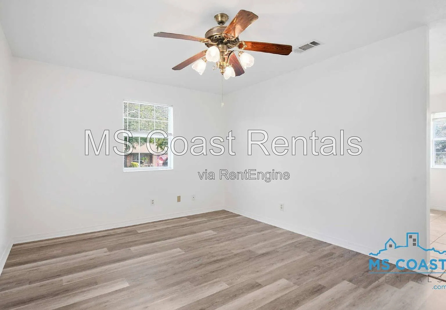 3 bed, 2.0 bath, 1279 sqft, $1,549 — Photo 4
