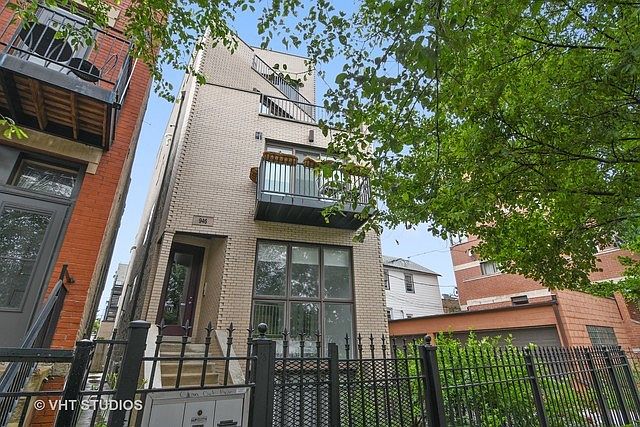 1st image of 946 N Wood St #3