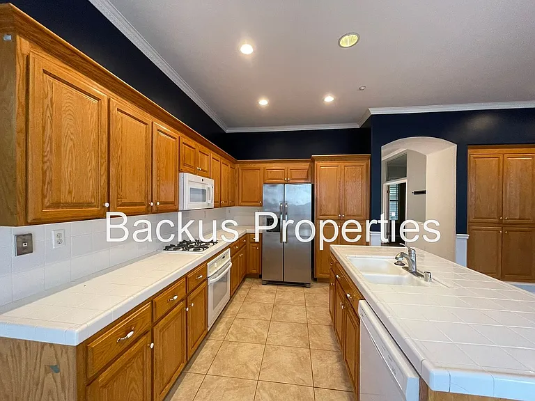 10 Elizabeth Cir — Photo 8