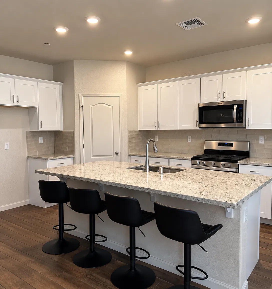 4 bed, 2.5 bath, 2045 sqft, $3,950 — Photo 3