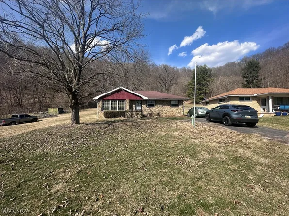4961 Kings Creek Rd, Weirton, WV 26062