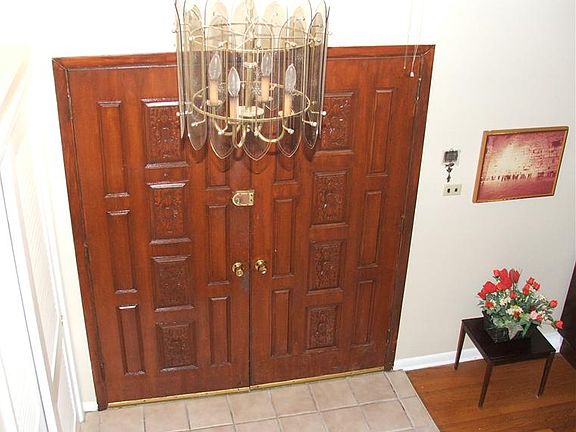 5th image of 3705 Enfield Ave