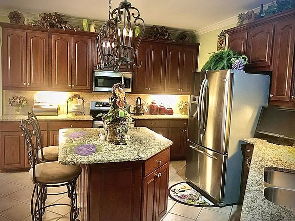3rd image of 8012 Hammond Cir