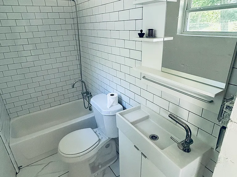 49 Dorothy St SE #B — Photo 11