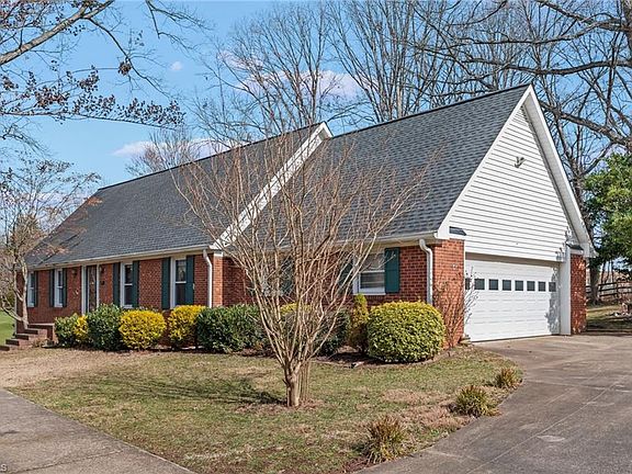 5th image of 255 Sattlewood Dr