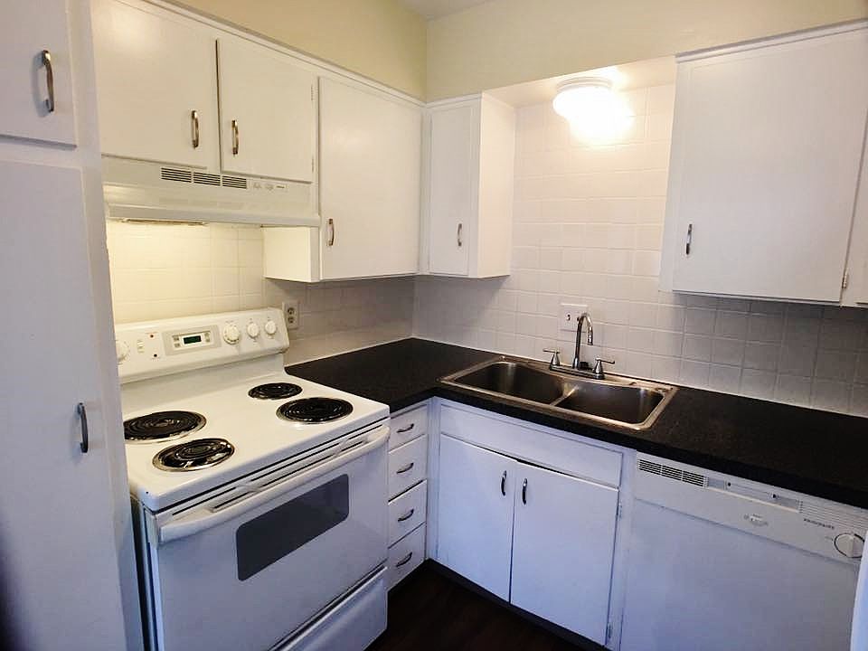 Eat-in Kitchen