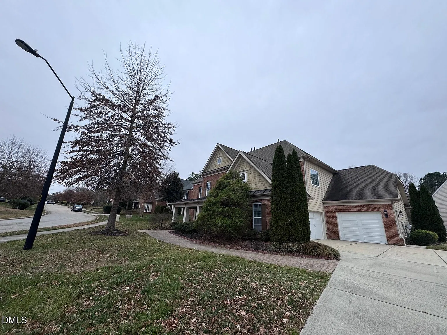 5 bed, 4.0 bath, 3800 sqft, $4,200 — Photo 2