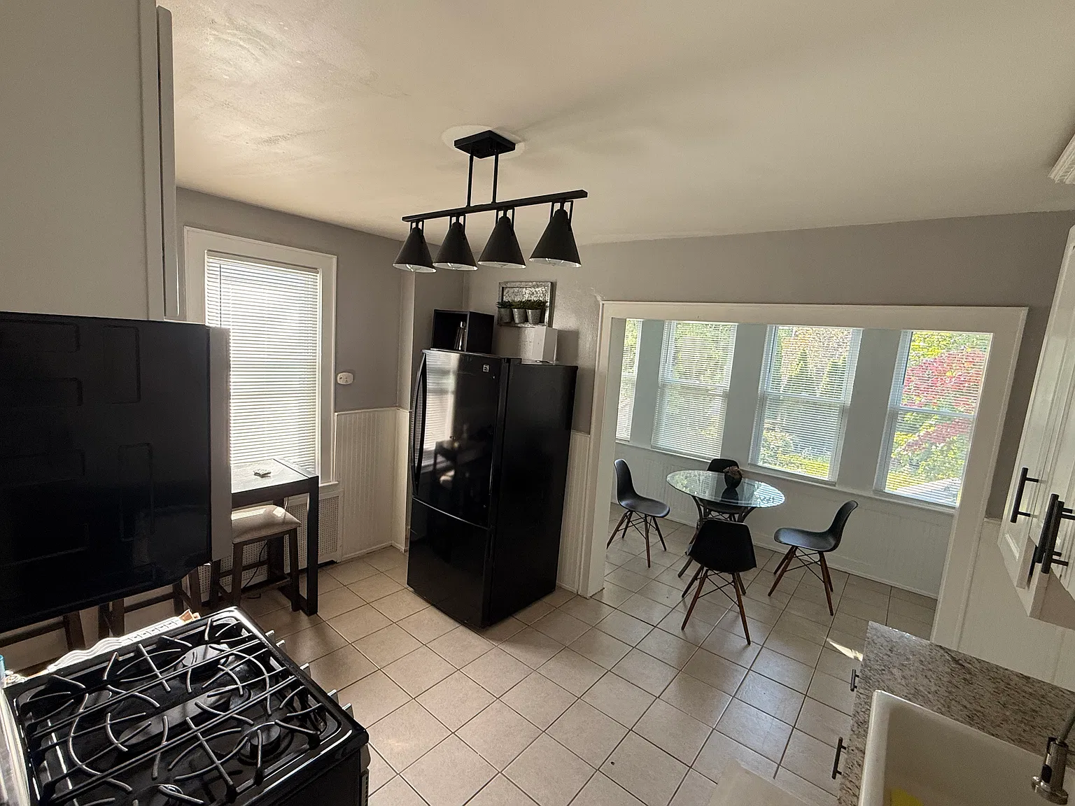 388 Lakeside Ave — Photo 4