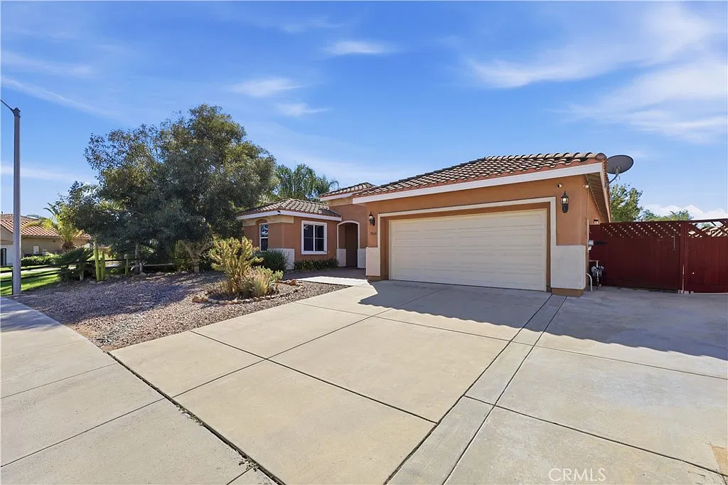 4 bed, 2.5 bath, 2444 sqft, $3,495 — Photo 2