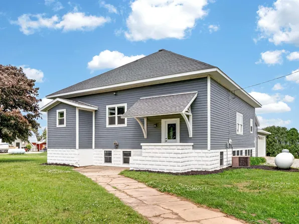 109 Sawyer St, Stout, IA 50673