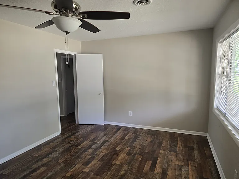 222 Plaza Dr — Photo 2