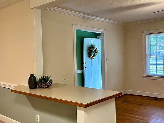 4th image of 300 Crestline Boulevard