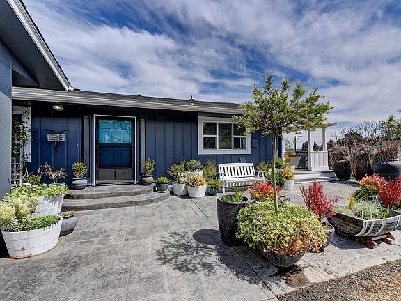 2nd image of 1454 S East Camano Dr