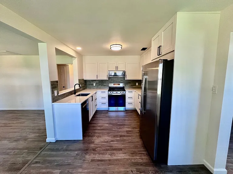 964 Wasserman Dr — Photo 4