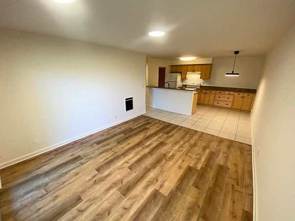5th image of 466 Crescent St APT 213