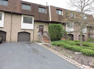 2204 N Oaks Blvd, North Brunswick, NJ 08902