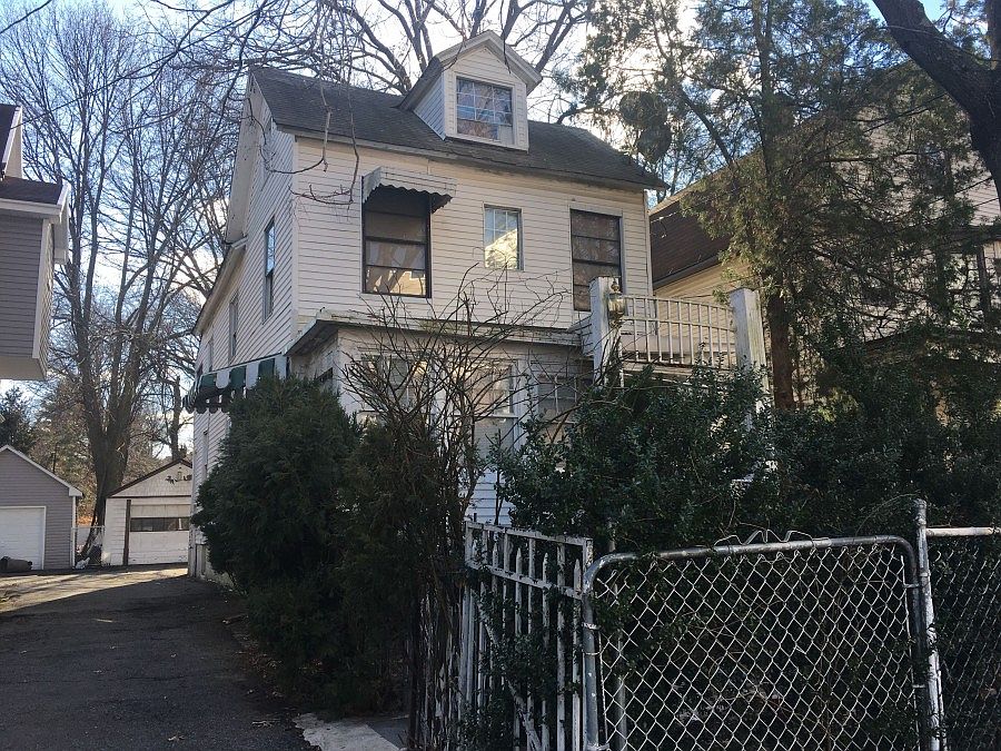 2nd image of 131 W 3rd Ave