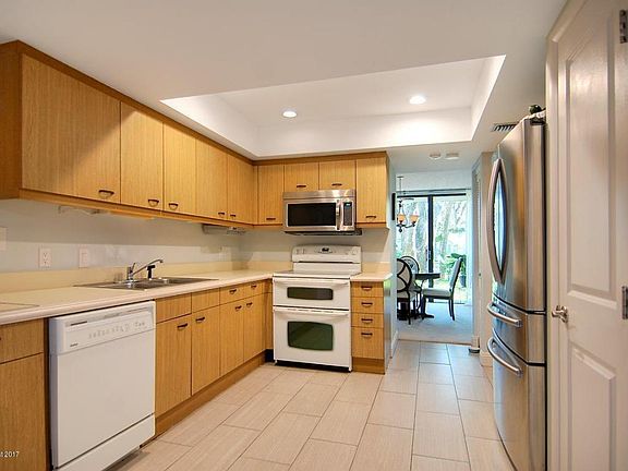 3rd image of 360 Aquarina Blvd