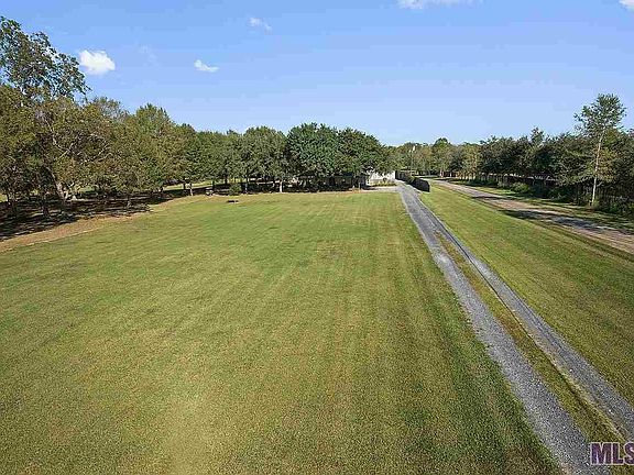 3rd image of 18632 Manchac Acres Dr