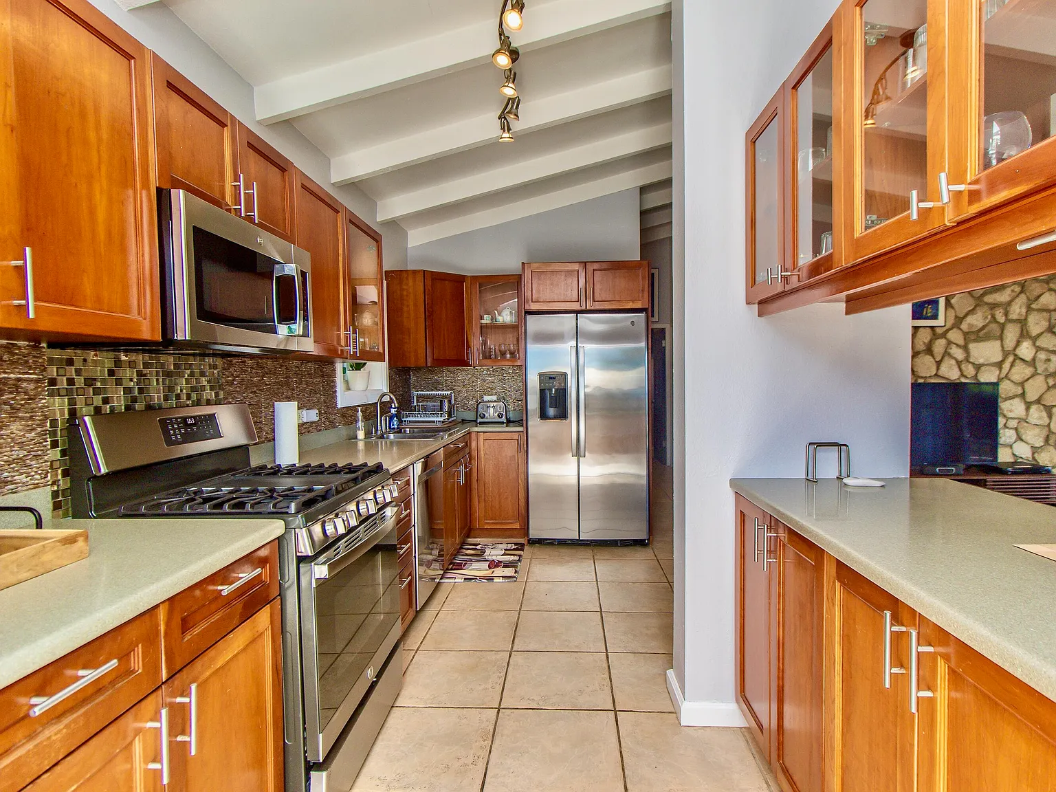 2 bed, 1600 sqft, $3,200 — Photo 3