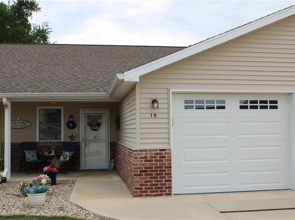 1120 N Broadway St #10, Shelbyville, IL 62565