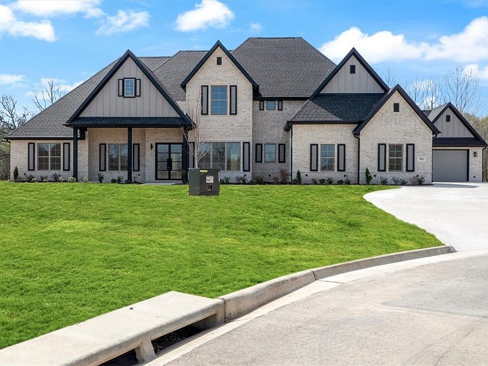 1st image of 301 NE Meadowgreen St