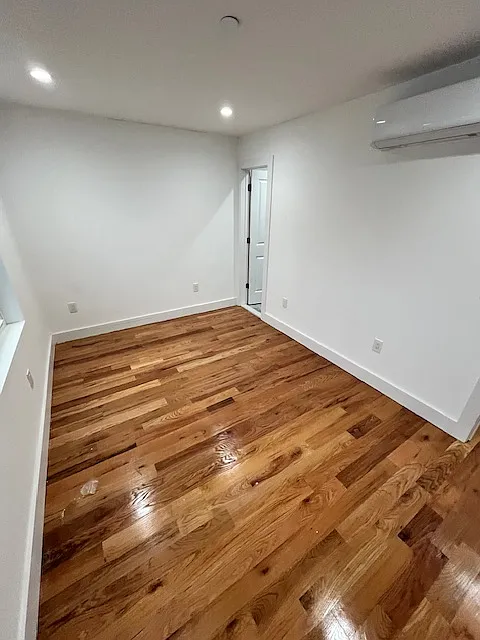 3 bed, 1050 sqft, $3,925 — Photo 2
