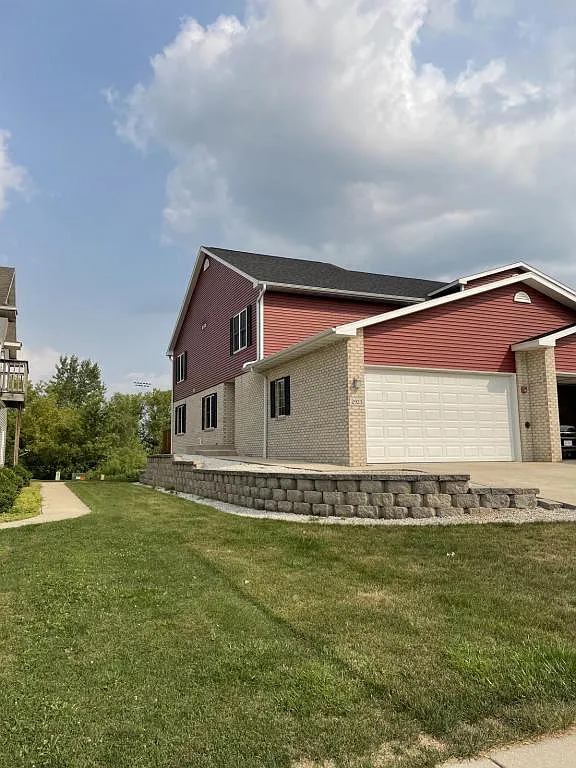 2923 Kentville Dr — Photo 1