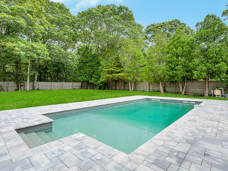81 Roses Grove Rd — Photo 2