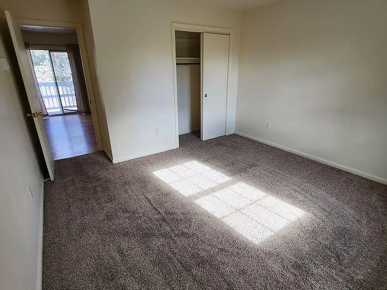 881 Newtown Ct #6 — Photo 3